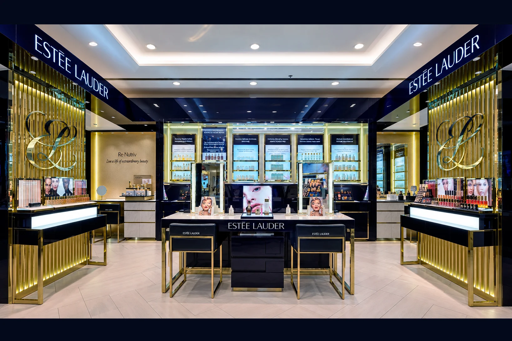 Μετωπικη αποψη του χωρου Estée Lauder στο Hondos Center Γλυφαδας
